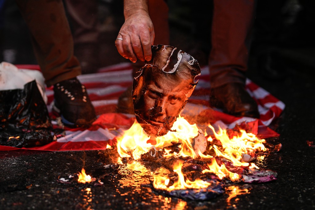 伊朗警告報復美軍攻擊。美聯社