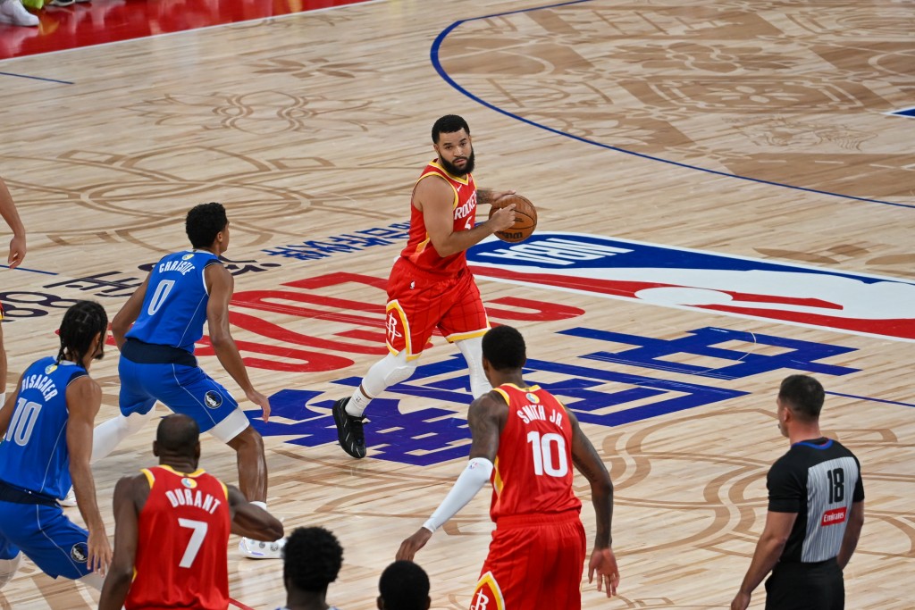 NBA中国赛火箭vs独行侠G1。魏国谦摄