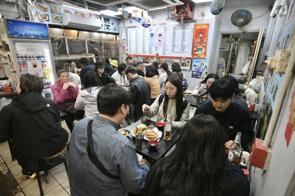 天文台預料一股強烈東北季候風補充會在下周一（17日）晚上抵達廣東沿岸，隨後一兩日該區天氣顯著轉涼。資料圖片