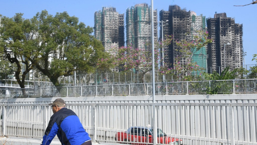 宏福苑安置︱政府查詢熱線2129 8133投入服務 「解說專隊」本周起陸續接觸業主（附制服及工作證樣板）