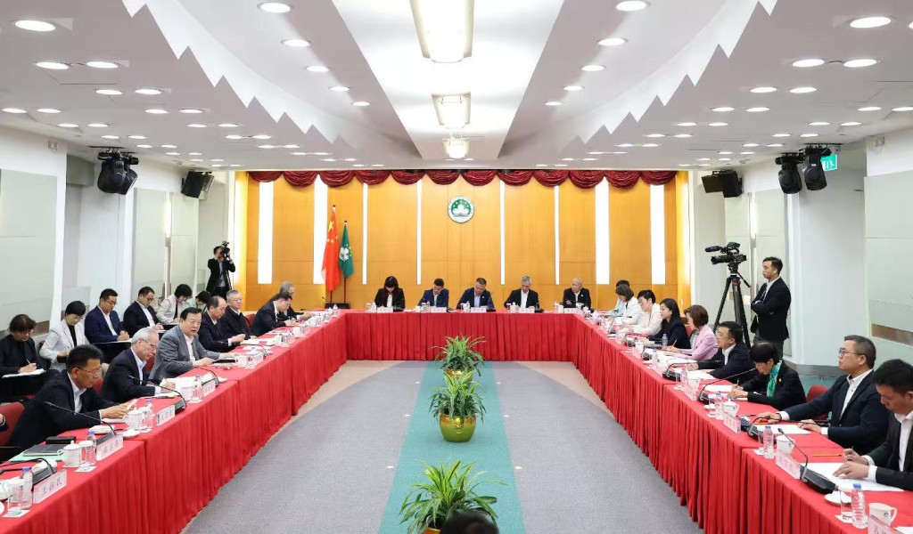 夏寶龍下午在澳門特區政府總部與愛國愛澳社團代表座談。港澳辦 夏寶龍下午在澳門特區政府總部與愛國愛澳社團代表座談。港澳辦