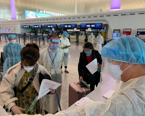 政府再派出包機接載滯留湖北的港人返港。