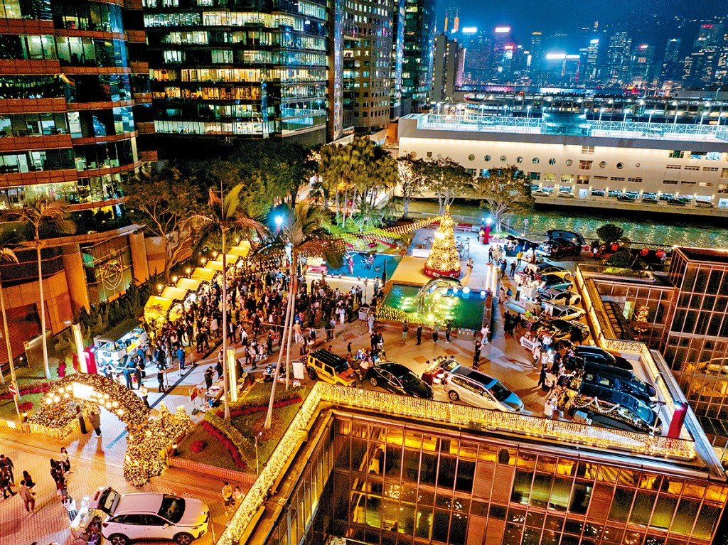 信和在中港城商場拓展鄰近平台,藉聖誕檔期舉辦「車尾箱市集」,目前反應良好。