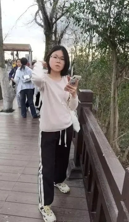 張鈺臻母親一度發動網民找女。抖音@湖北大學張鈺臻媽媽 張鈺臻母親一度發動網民找女。抖音@湖北大學張鈺臻媽媽