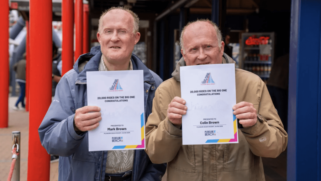 馬克與哥連正式完成了人生中第20,000次乘坐全英國最高過山車的壯舉。Pleasure Beach Resort