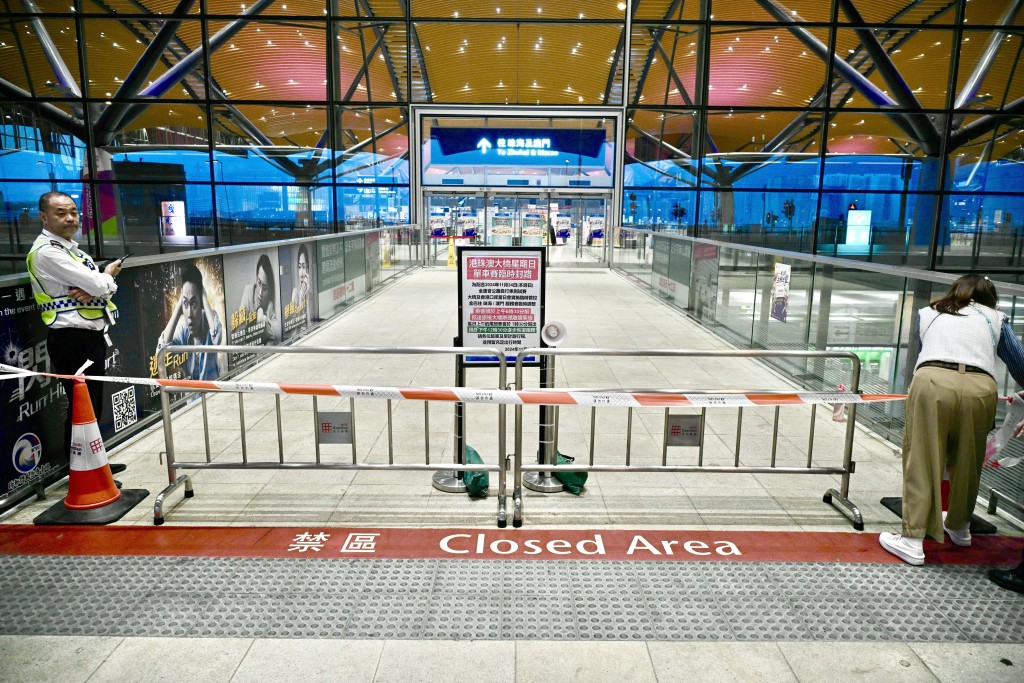 港珠澳大橋往珠海及澳門服務將於上午7時30分起暫停。資料圖片 港珠澳大橋往珠海及澳門服務將於上午7時30分起暫停。資料圖片