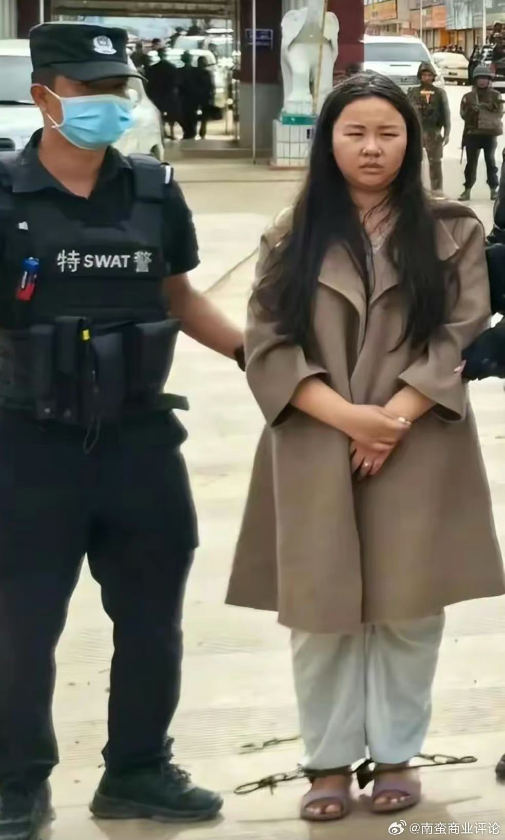 明珍珍被押到中國受審。