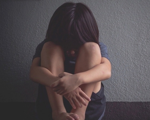 12歲女差點被母親男教友強姦。配圖與本文無關