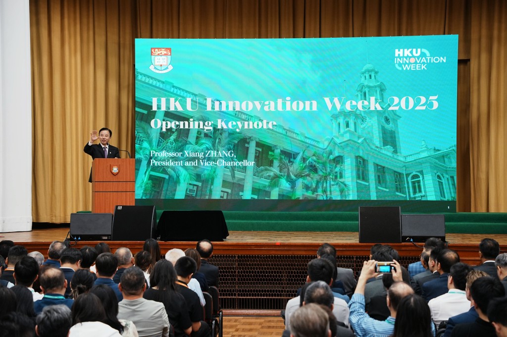 張翔在展覽開幕儀式中,分享港大在培育人才、促進跨學科合作的工作。汪旭峰攝 張翔在展覽開幕儀式中,分享港大在培育人才、促進跨學科合作的工作。汪旭峰攝