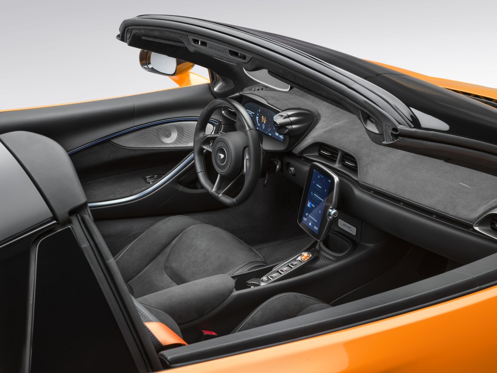 全新McLaren Artura Spider車廂格局沒變，只是軟件介面經過簡化。