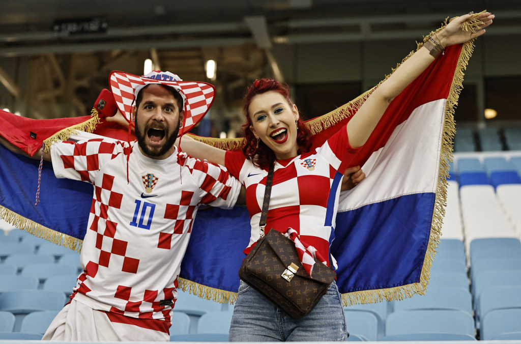 克羅地亞球迷提早入場準備為愛隊打氣。REUTERS
