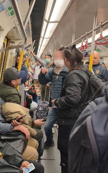 阿伯開始揮拳。fb馬路的事討論區IntelligentRaspberry8256影片截圖