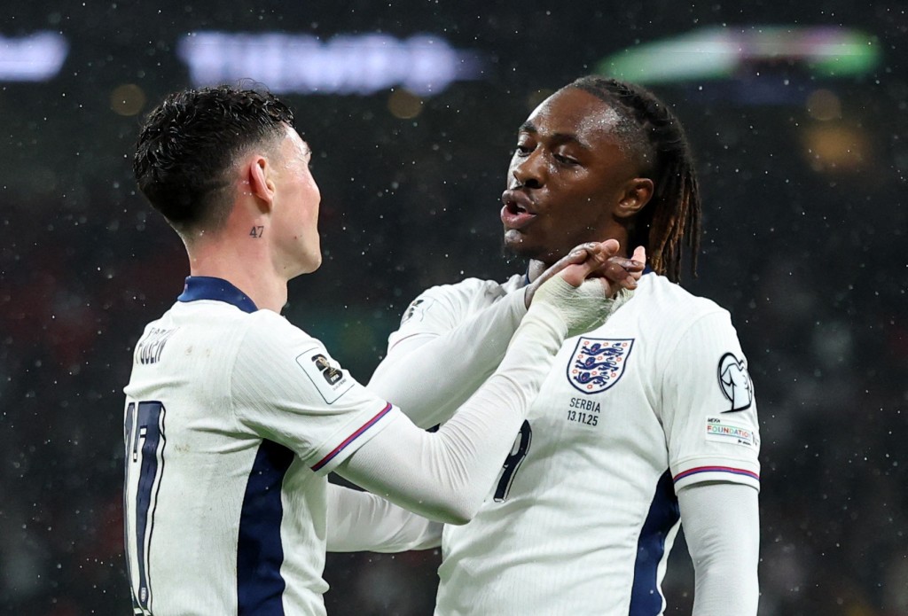 伊斯为英格兰锁定2：0胜局。路透社