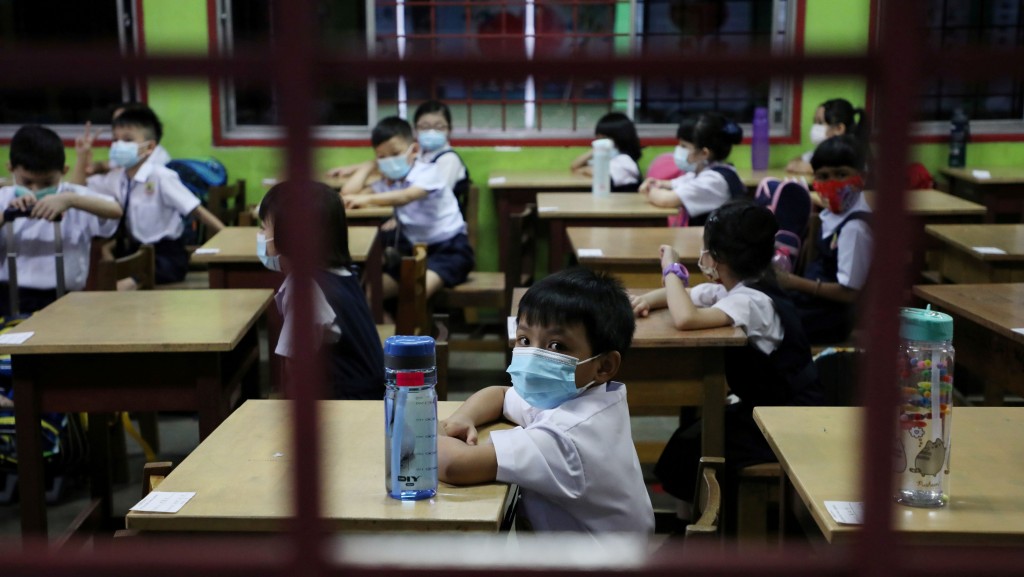 吉隆坡一間小學上課。 路透社