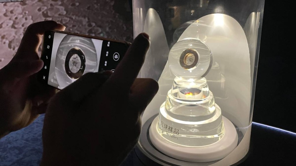 美國兩所獲借月壤的大學，研究將不獲太空總署資助。中新社