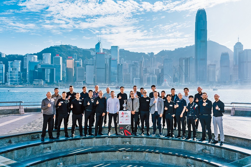 世界格蘭披治桌球大獎賽將於明日起一連6天在啟德體藝館舉行,各位參賽選手先在尖沙咀「打卡」一番。