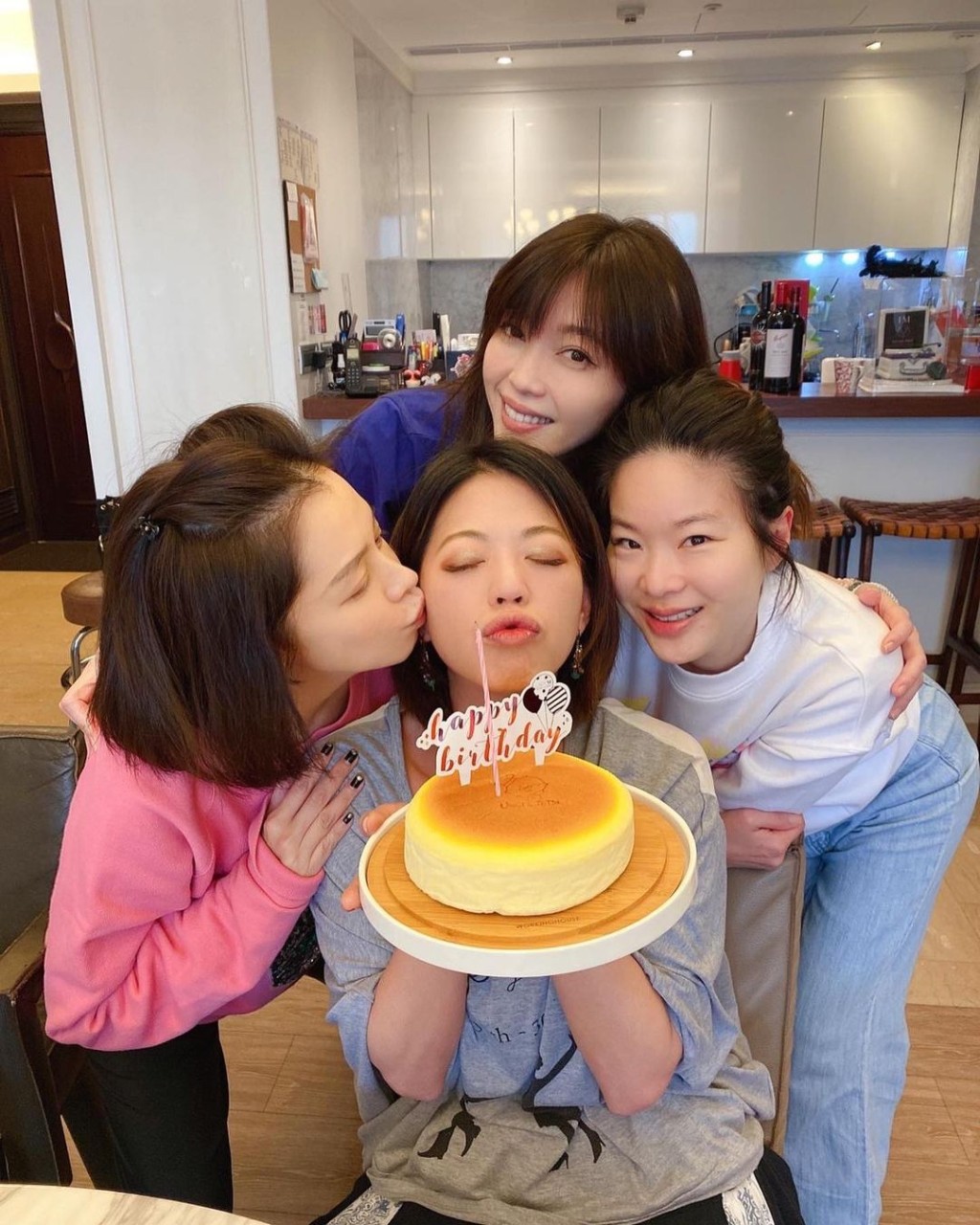 徐若瑄同時為好姊妹兼下一位壽星Chiao慶祝。