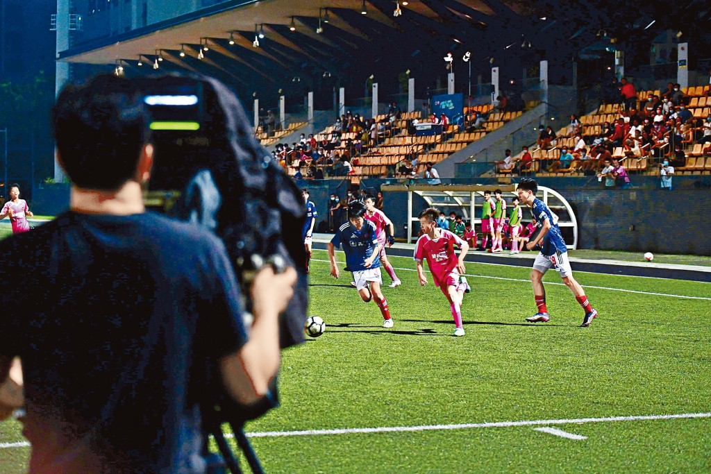 ■青超聯的年輕球員在鏡頭下比賽，有助他們建立自信及經驗。