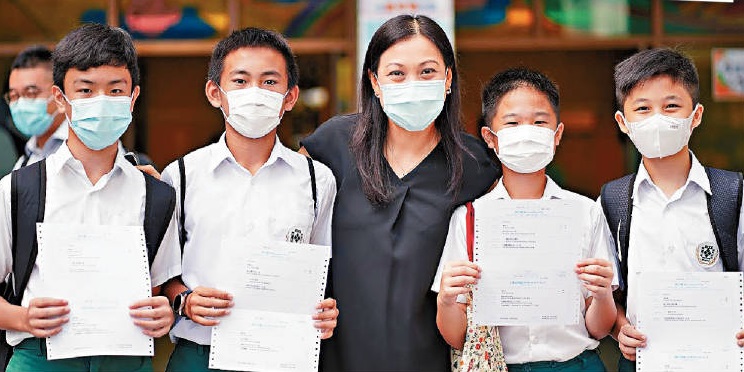 陳小燕（中）希望能為教育工作者打氣。