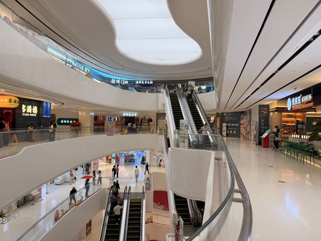 茂业天地 距罗湖口岸5分钟 设区内首家LED影院及KTV