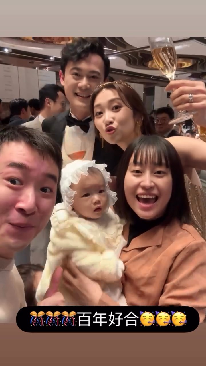 黃靜藍與老公滿場飛。 黃靜藍與老公滿場飛。