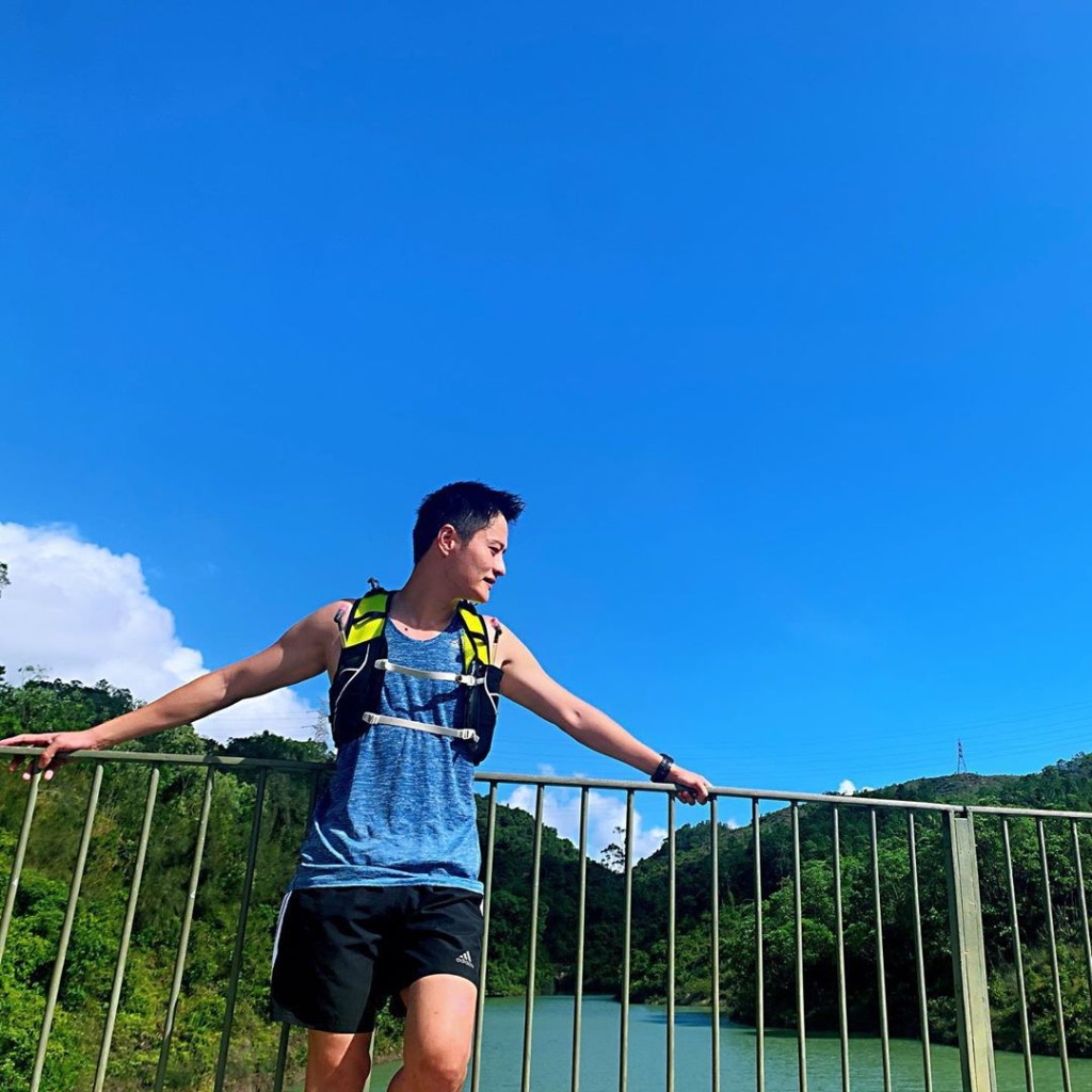 謝東閔到黃泥墩水塘跑步,心情不俗。