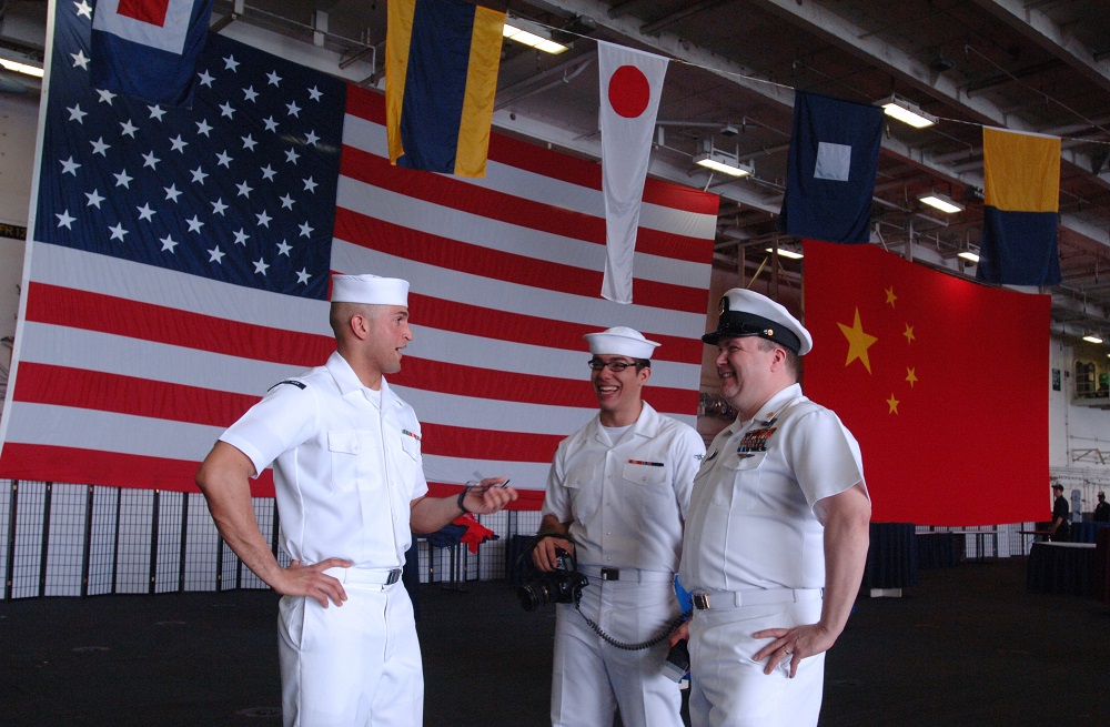 2008年美国航空母舰小鹰号到港。资料图片