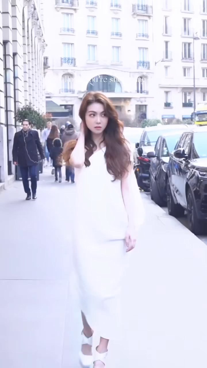 薛凱琪在社交網大晒在巴黎拍攝的片段。