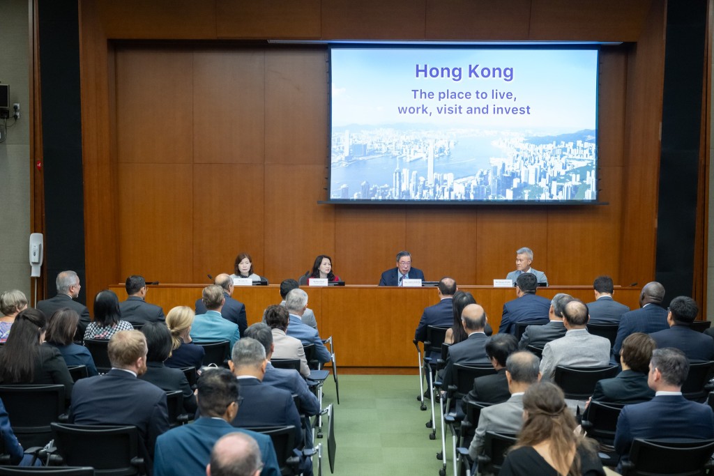 梁君彥通過簡介會和酒會,就香港發展及國際合作深入交流。梁君彥FB圖片 梁君彥通過簡介會和酒會,就香港發展及國際合作深入交流。梁君彥FB圖片