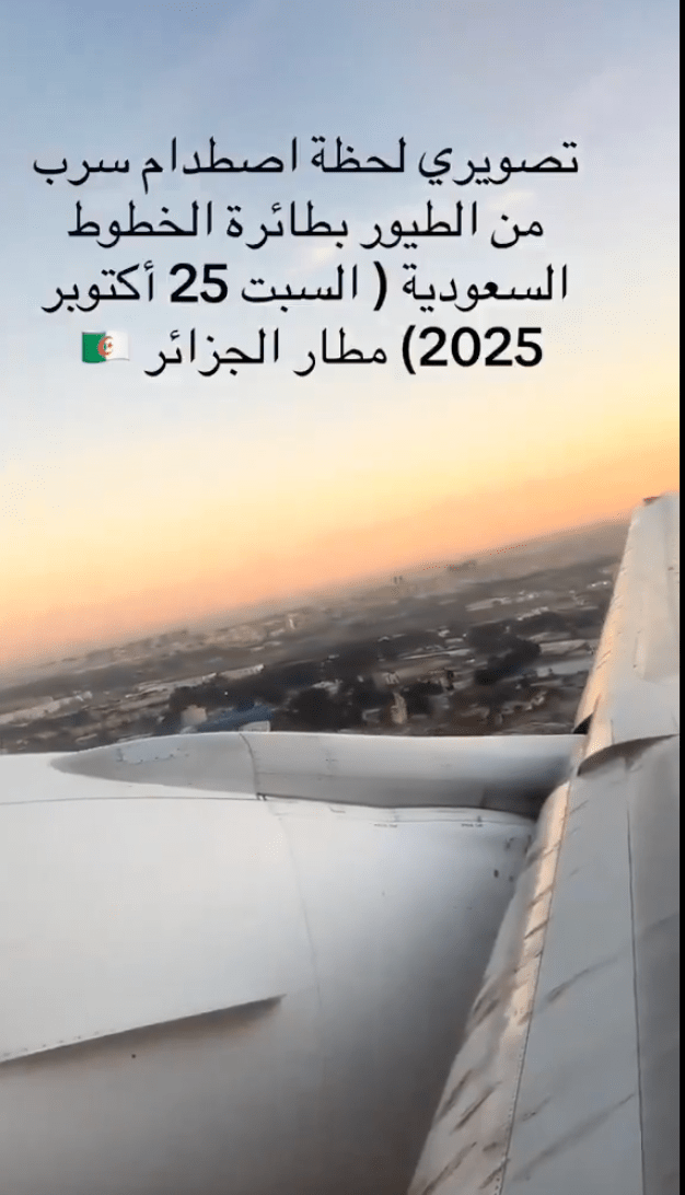 有乘客正以手機拍攝起飛畫面，鏡頭清晰拍到血液與鳥類碎片濺上機身的驚險一幕。X@Turbinetraveler