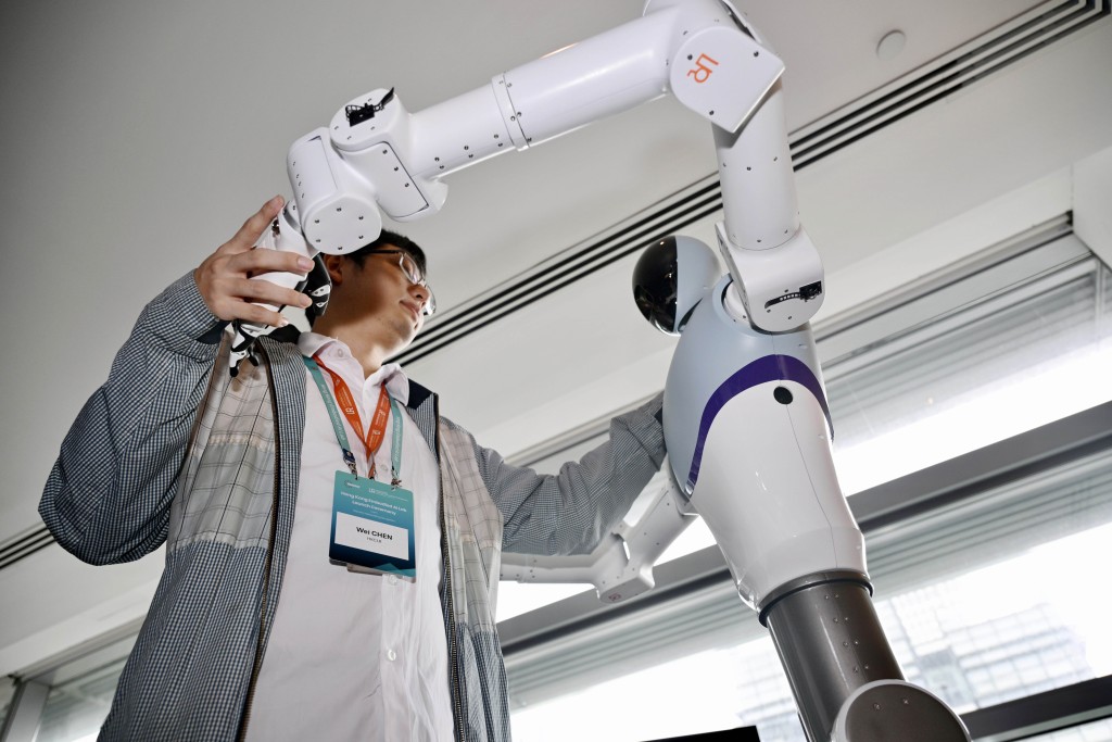 中大機械與自動化工程學系增設「機器人學」課程。 資料圖片 中大機械與自動化工程學系增設「機器人學」課程。 資料圖片