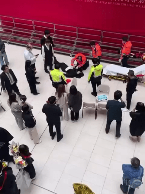 現場為將軍澳翠嶺路一校園畢業禮上。Threads：rbson_0610._