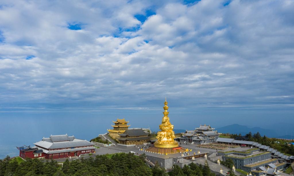 峨眉山景區金頂和萬佛頂。 新華社