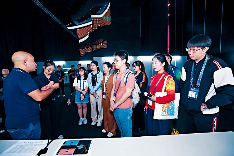 為加強澳門青少年對體育運動的興趣，銀娛邀請澳門旅遊大學學生參與「幕後之旅」活動。
