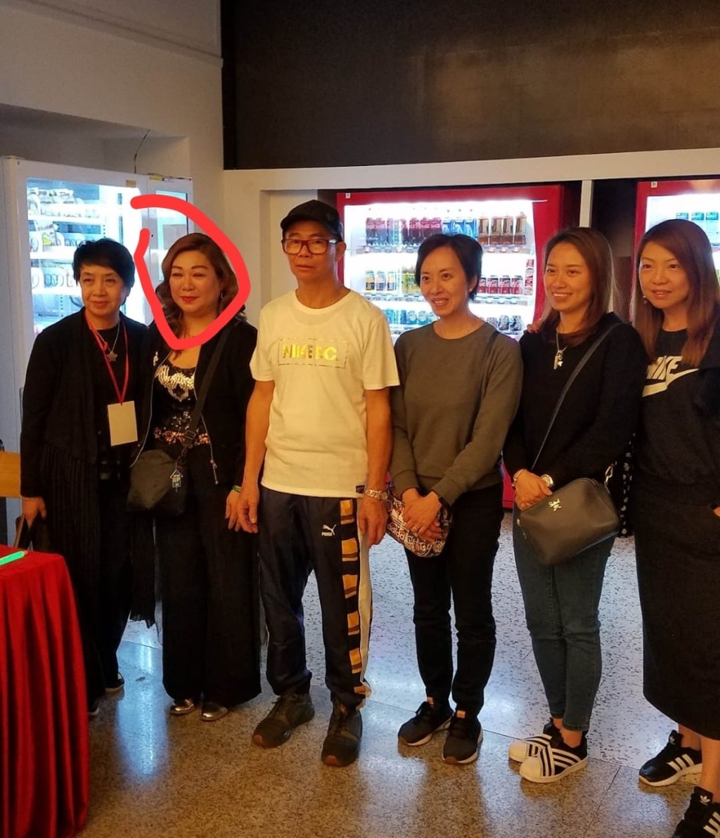 梅啟明和恩恩並肩。 梅啟明和恩恩並肩。