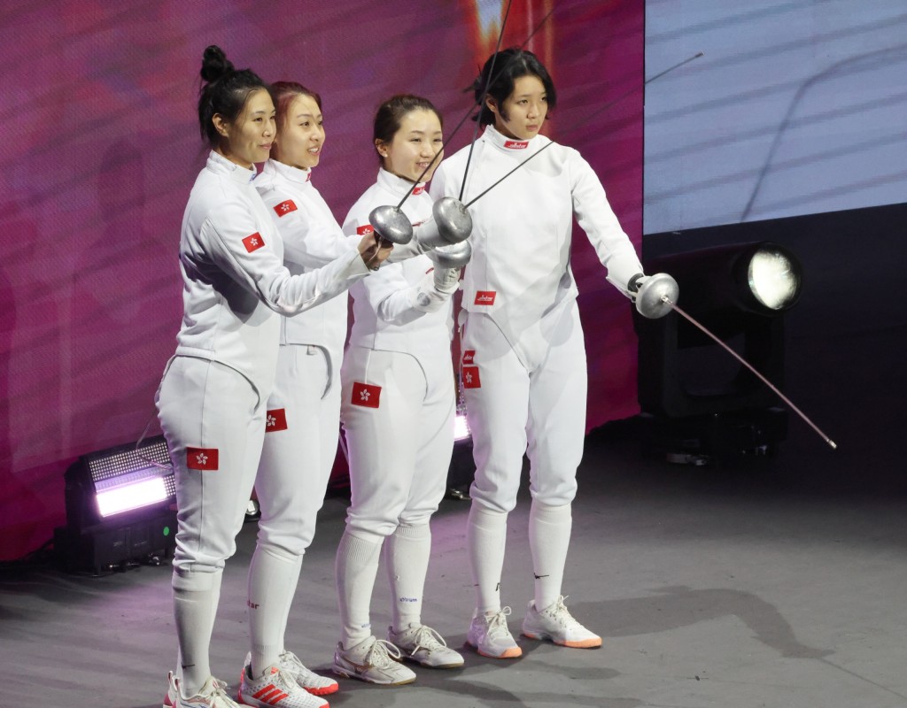 女子重剑队出战铜牌战。徐嘉华摄 女子重剑队出战铜牌战。徐嘉华摄