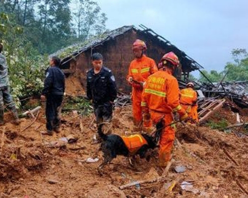 雲南巧家發生山泥傾瀉 ，已致6人遇難。（網圖）