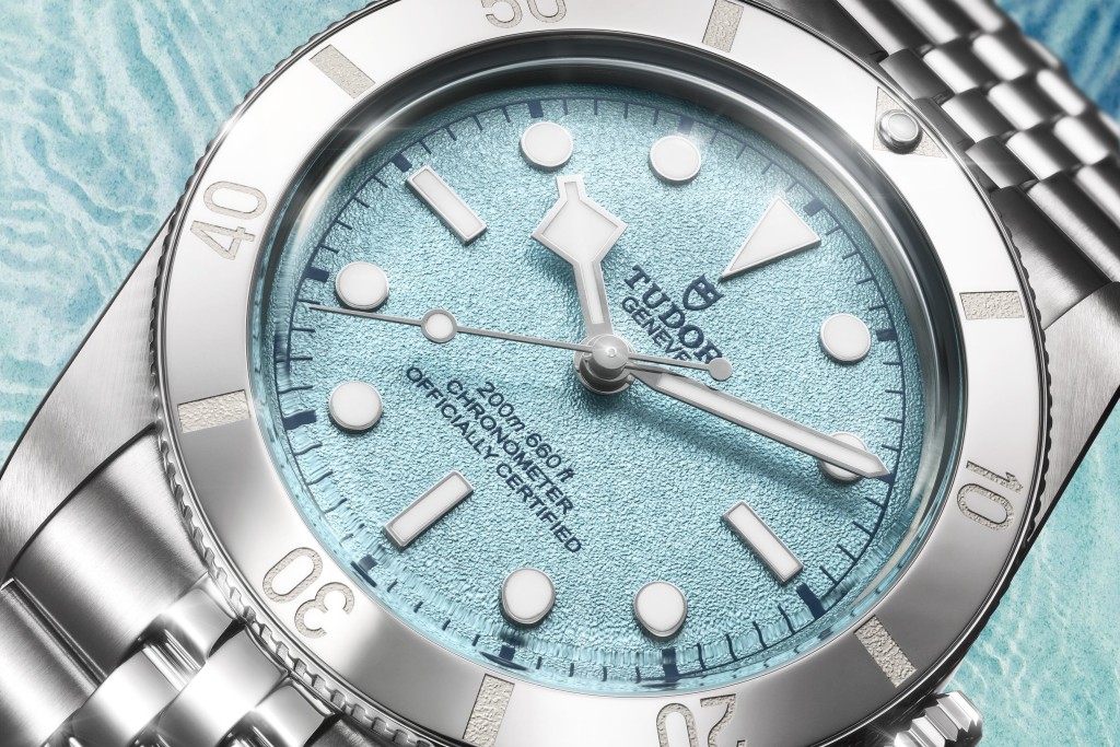 Tudor Black Bay 54 “Lagoon Blue” / 錶殼:37mm不鏽鋼 / 機芯:MT5400自動 / 售價:$33,400。 Tudor Black Bay 54 “Lagoon Blue” / 錶殼:37mm不鏽鋼 / 機芯:MT5400自動 / 售價:$33,400。