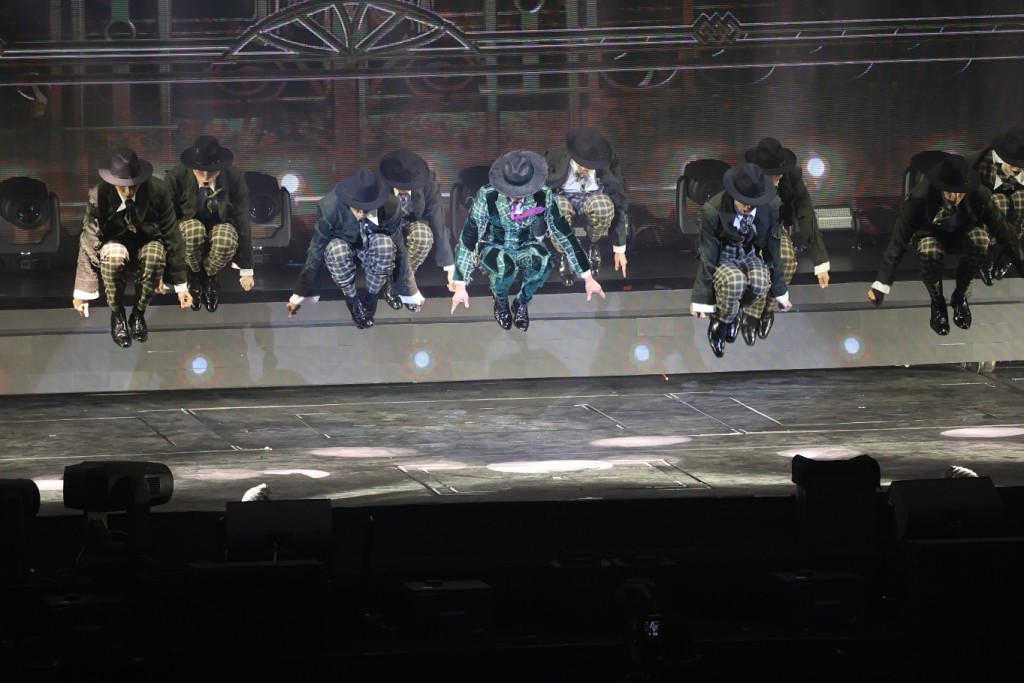 郭富城指8月的红馆show将会有新的快歌及舞蹈。