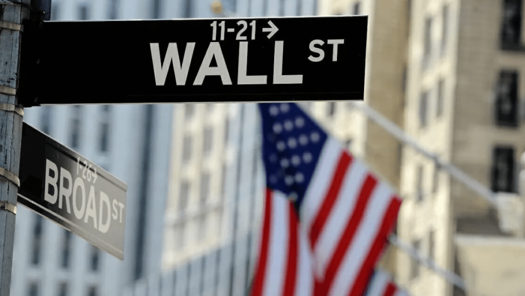 华尔街上调美国衰退预警 机率逼近50% 油价飙涨及就业疲软恐压垮经济