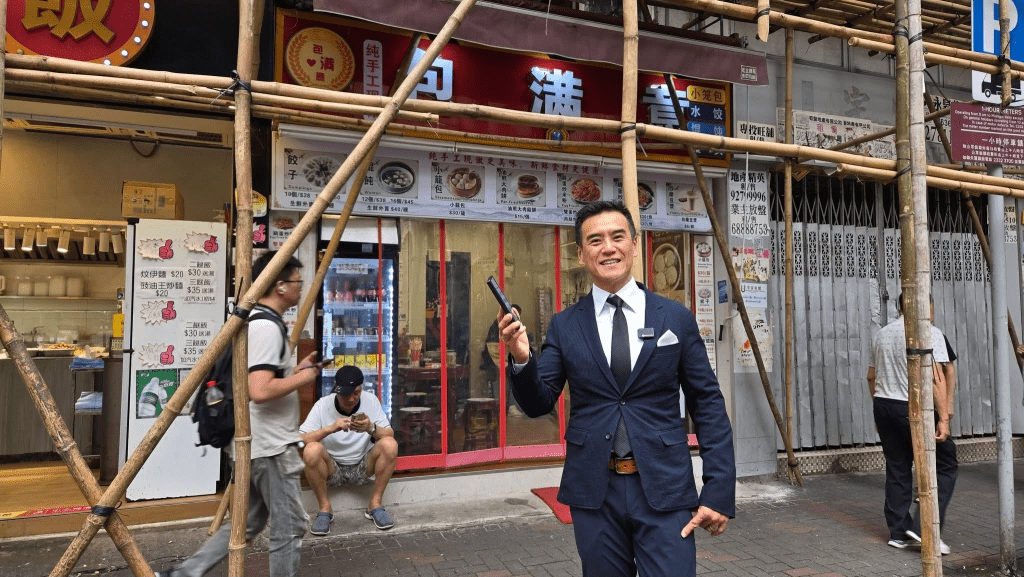 李根兴表示,该舖位面虽然接近港铁站,看似方便,可惜现实未如预期,该地段消费力好弱,人流品流亦比较复杂。 李根兴表示,该舖位面虽然接近港铁站,看似方便,可惜现实未如预期,该地段消费力好弱,人流品流亦比较复杂。