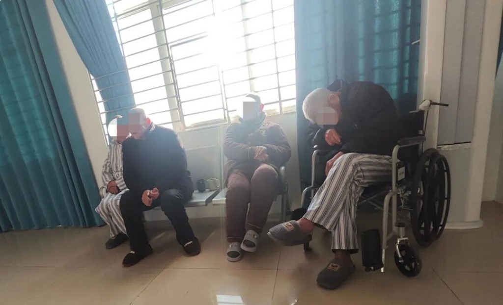 湖北有精神病人疑欺騙醫保金,安排非嚴重精神病人入住。影片截圖 湖北有精神病人疑欺騙醫保金,安排非嚴重精神病人入住。影片截圖