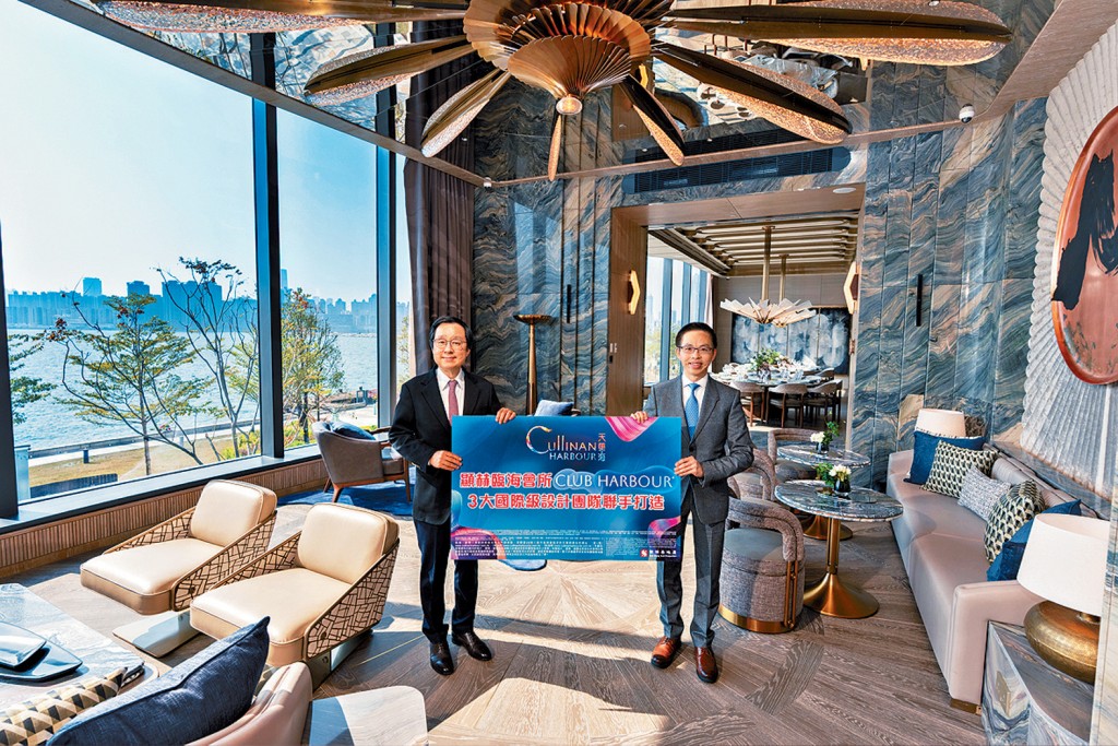 新地雷霆（左）表示，集团年内将推多个项目，首季除推售SIERRA SEA外，亦推售启德天玺．海。旁为陈汉麟。