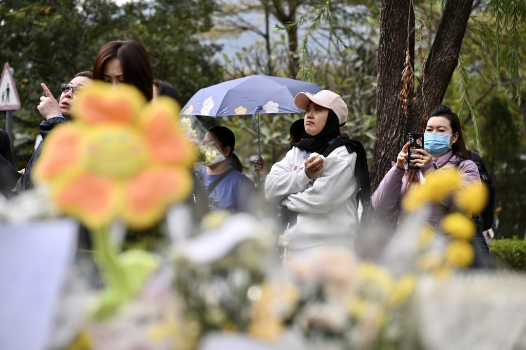 她亦提醒，社交媒體的演算法會不斷推送相關內容，令用戶陷入惡性循環，市民應主動篩選，必要時可暫停使用。