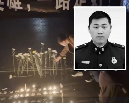 市民在墮樓現場點起蠟燭送別陳建軍。網圖