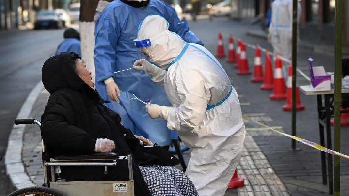 西安封城逾1星期，疫情未见减退。（新华社）