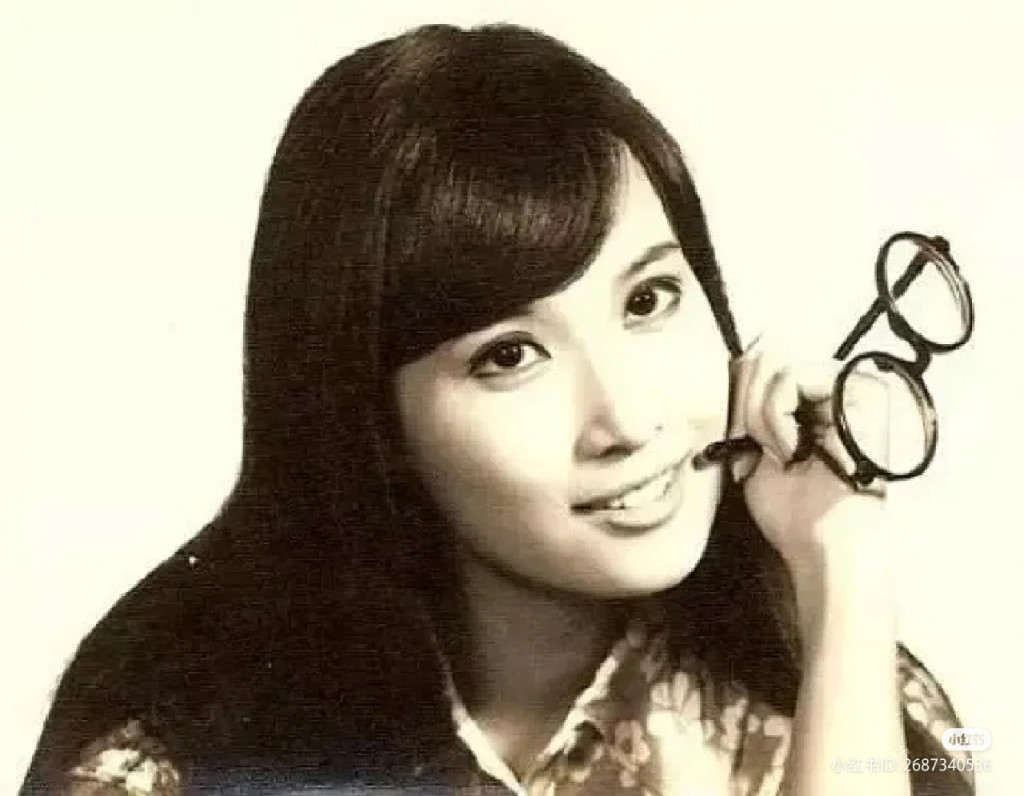 陳美齡的姐姐陳依齡曾是70年代的邵氏女星。
