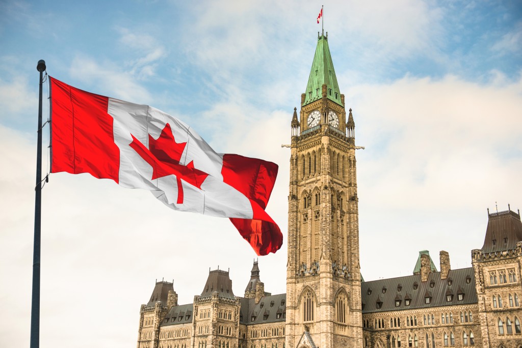 IRCC早前承認，由於申請人數眾多，加上未來2年減少移民配額，大部分港人永居申請需延至2027年後才能處理。