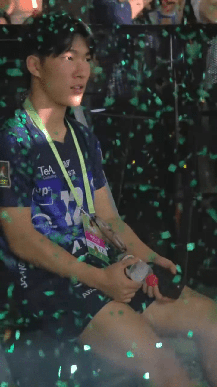 18歲的Cody已經長得高大有型，遺傳了父母的優良基因，一雙單眼皮和小嘴，完全倒模任賢齊。