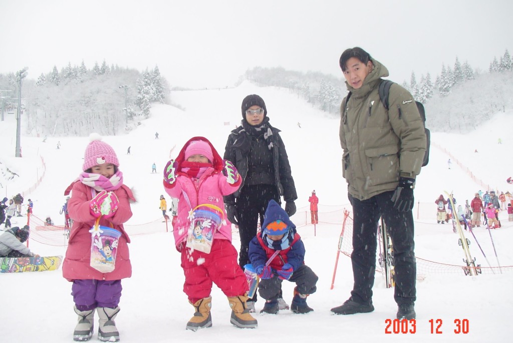 李美凤与丈夫、儿子Junior、女儿Nicole去旅行。